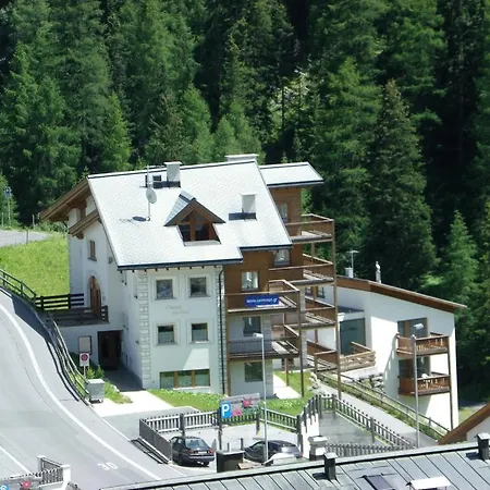 Chasa Vaidum Apartment